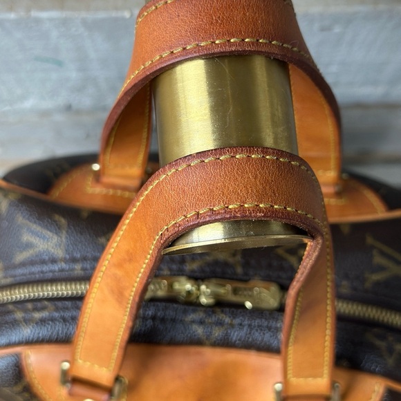 LOUIS VUITTON LV Excursion HandBag Monogram with Dustbag and COA. - Picture 11 of 17